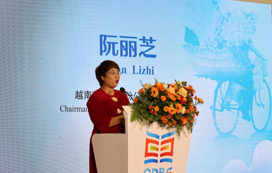 F:/2024年9月后的推文/2024-11-17资讯  云间烟火•舌尖印记——《白云生处有人家》《河内人旧时饮食杂记》新书发布会在南宁顺利举行/推文配图/越南芝文化股份公司董事长阮丽芝致辞.JPG越南芝文化股份公司董事长阮丽芝致辞