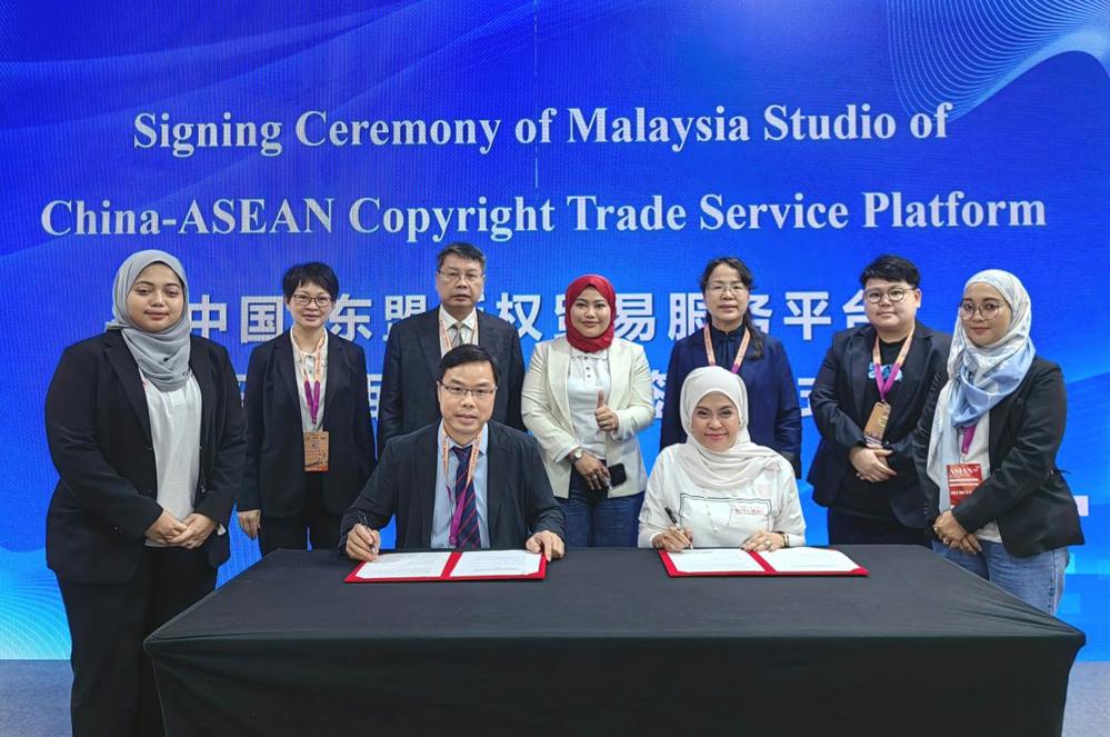 F:/2024年9月后的推文/同岑投稿-科技社合集/中国-东盟版权贸易服务平台海外工作室入选第五届“一带一路”出版合作典型案例/推文配图/4.中国-东盟版权贸易服务平台马来西亚工作室签约.jpg4.中国-东盟版权贸易服务平台马来西亚工作室签约