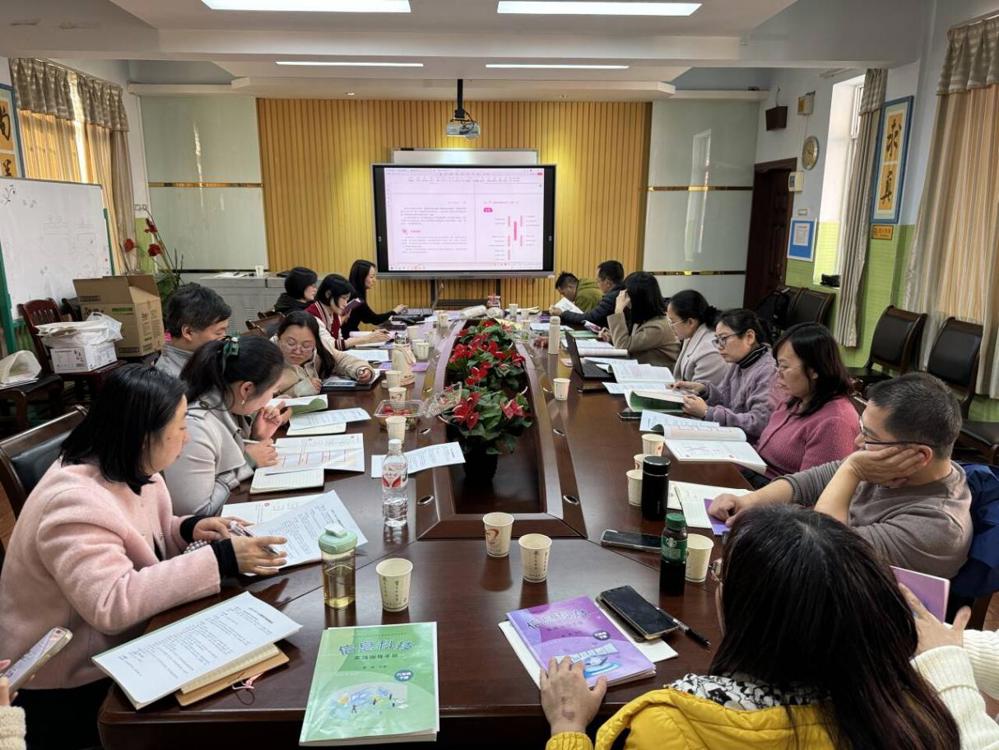 D:/原来F盘/2024年9月后的推文/2025-1-24推文广西科学技术出版社顺利召开《信息科技实践指导手册》编写总结会/3.jpg3