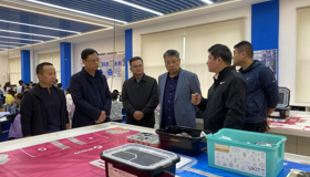 张艺兵赴柳调研新华人工智能科创教室