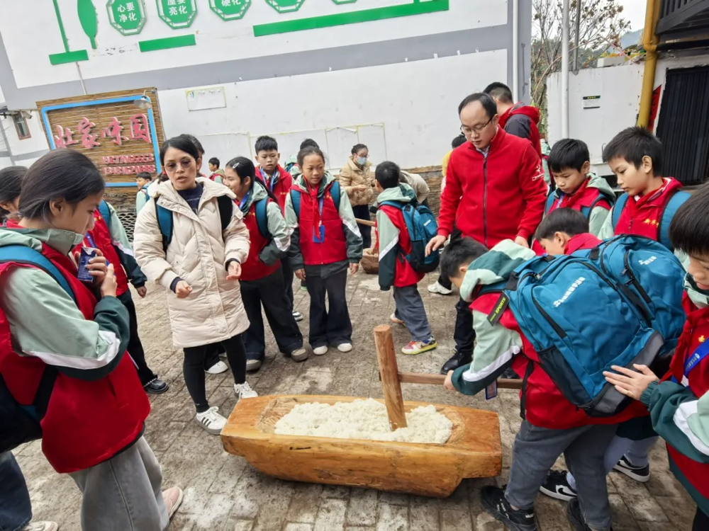 糍粑飘香，共品丰收